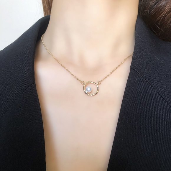 Minimalistic Pearl Golden Circle Necklace - Picture 6 of 10